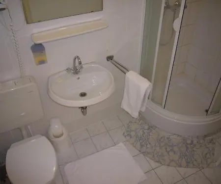 Central Budget Hotel 3*